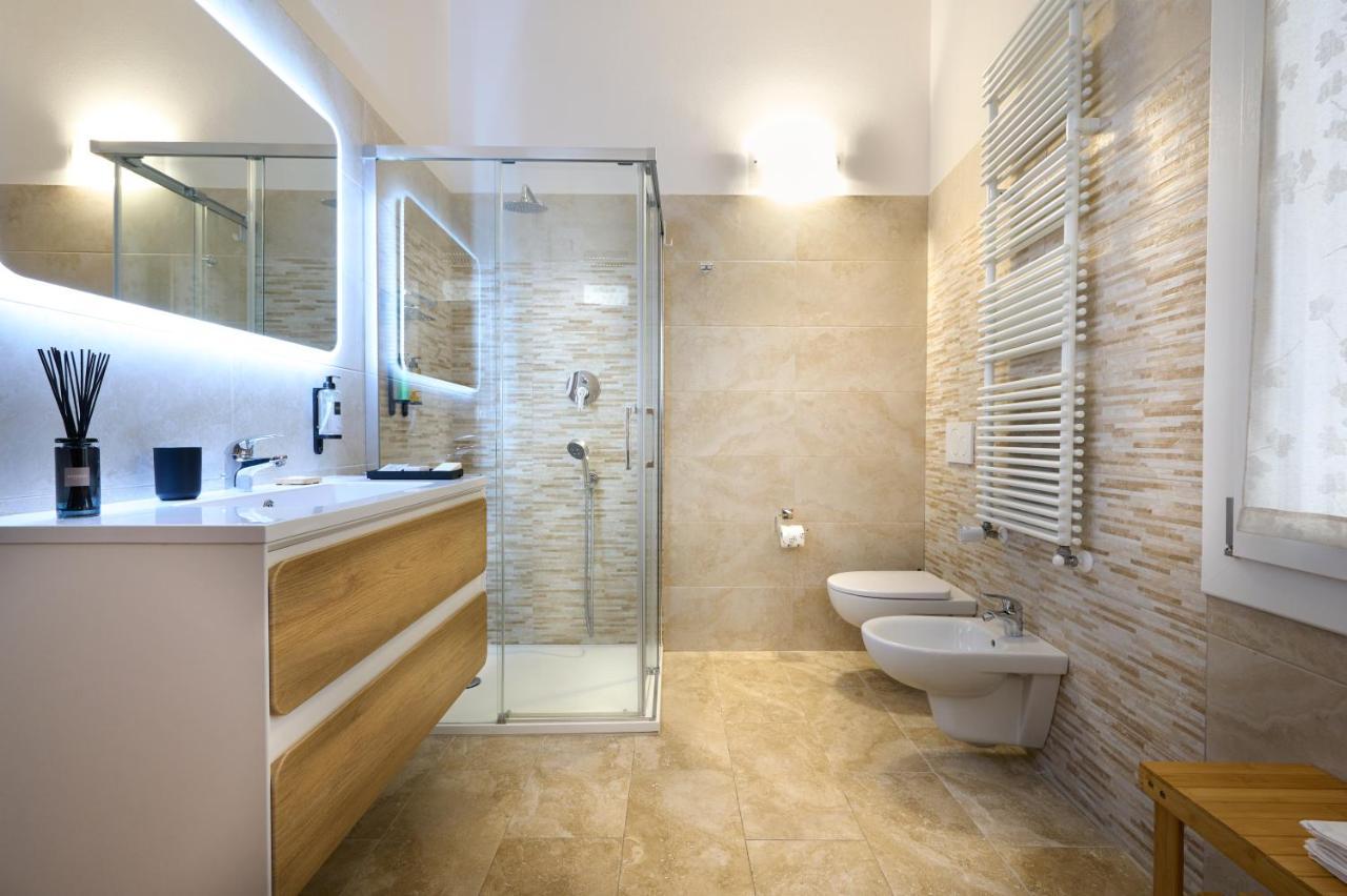 D'Azeglio 62 Luxury Rooms 볼로냐 외부 사진
