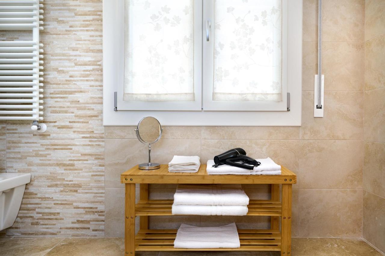 D'Azeglio 62 Luxury Rooms 볼로냐 외부 사진
